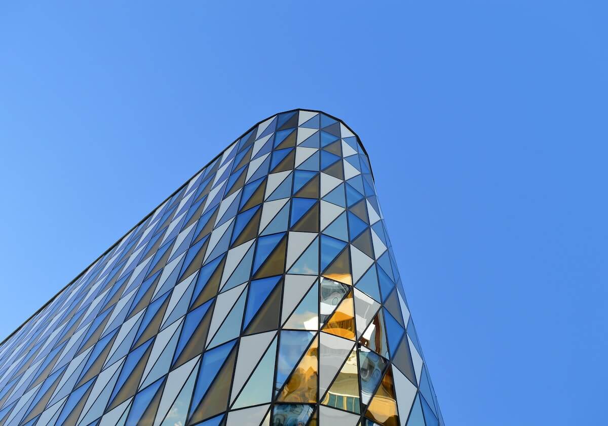 推特一页讲义:主题镜头选择带来什么偏向,做法把结论降到“可能”